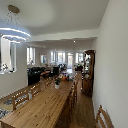 North London A Spacious 7 Bedroom House Accommodating Up To 18 People Complete With Own Gym And Table Tennis المظهر الخارجي الصورة