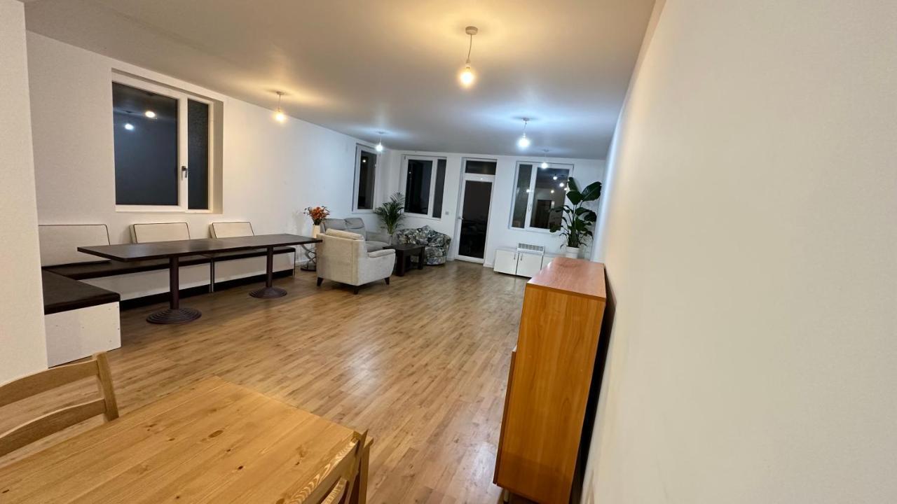 North London A Spacious 7 Bedroom House Accommodating Up To 18 People Complete With Own Gym And Table Tennis المظهر الخارجي الصورة