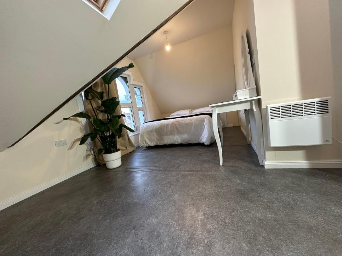 North London A Spacious 7 Bedroom House Accommodating Up To 18 People Complete With Own Gym And Table Tennis المظهر الخارجي الصورة