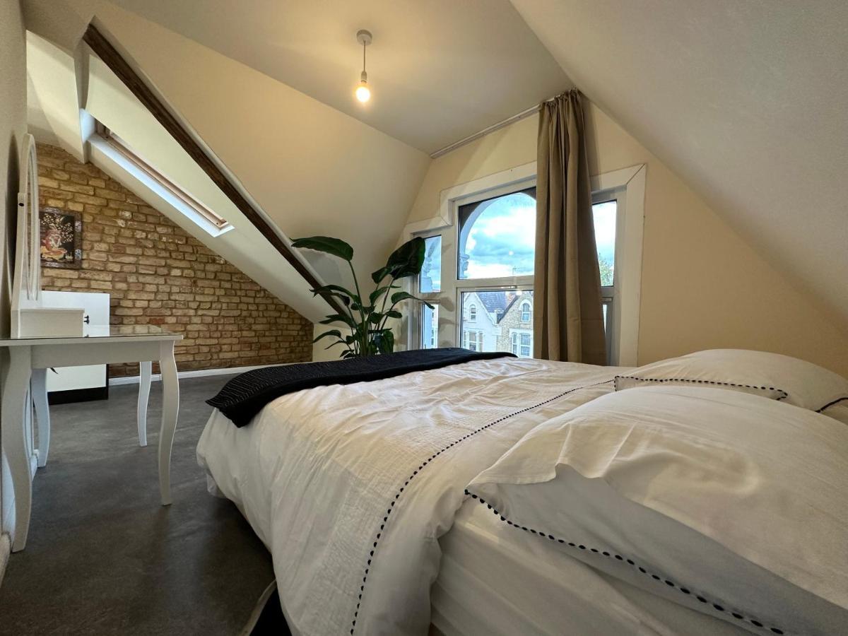 North London A Spacious 7 Bedroom House Accommodating Up To 18 People Complete With Own Gym And Table Tennis المظهر الخارجي الصورة