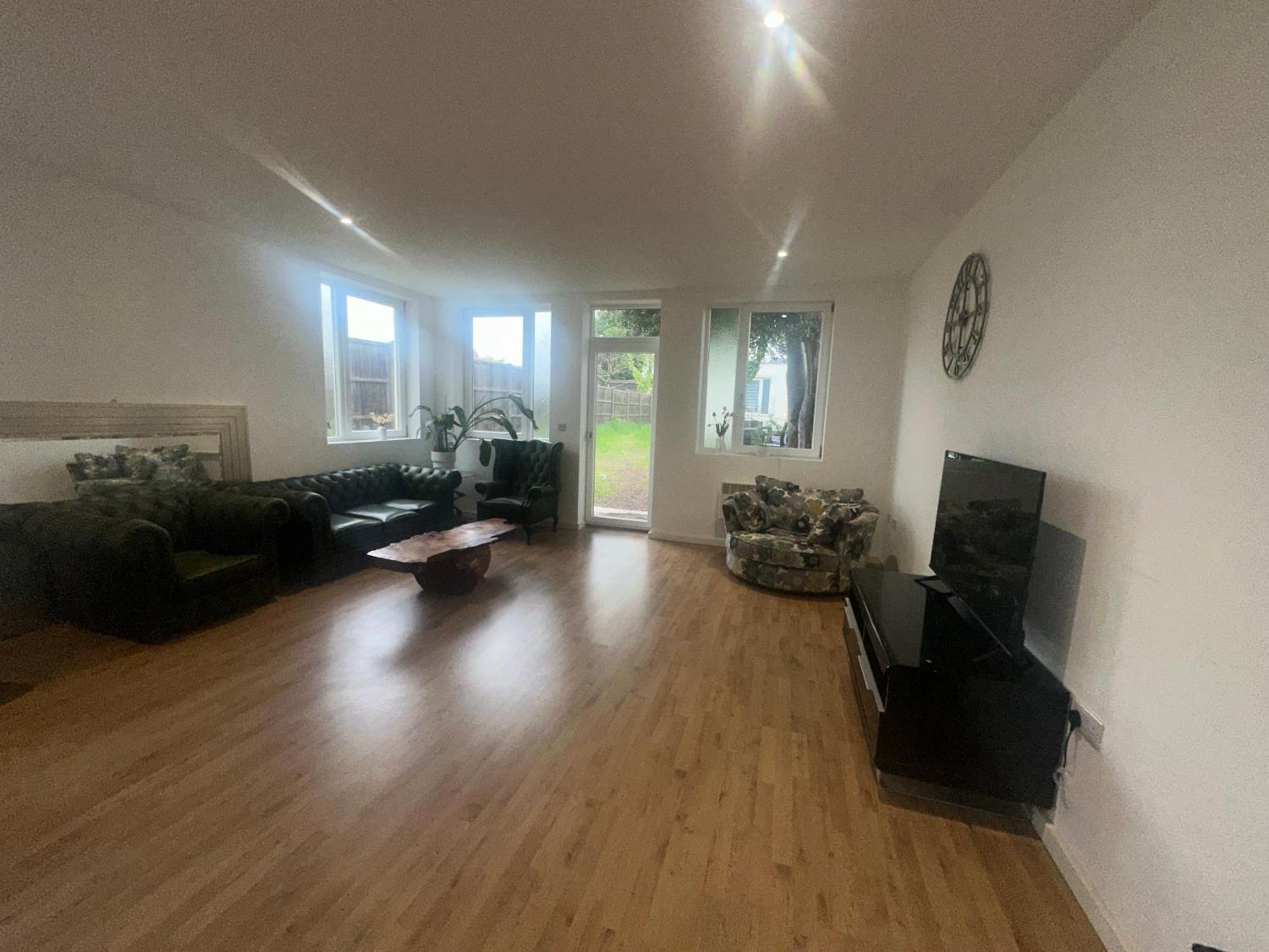 North London A Spacious 7 Bedroom House Accommodating Up To 18 People Complete With Own Gym And Table Tennis المظهر الخارجي الصورة