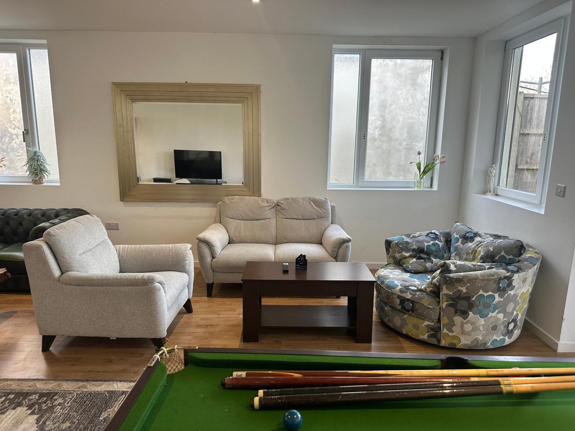North London A Spacious 7 Bedroom House Accommodating Up To 18 People Complete With Own Gym And Table Tennis المظهر الخارجي الصورة