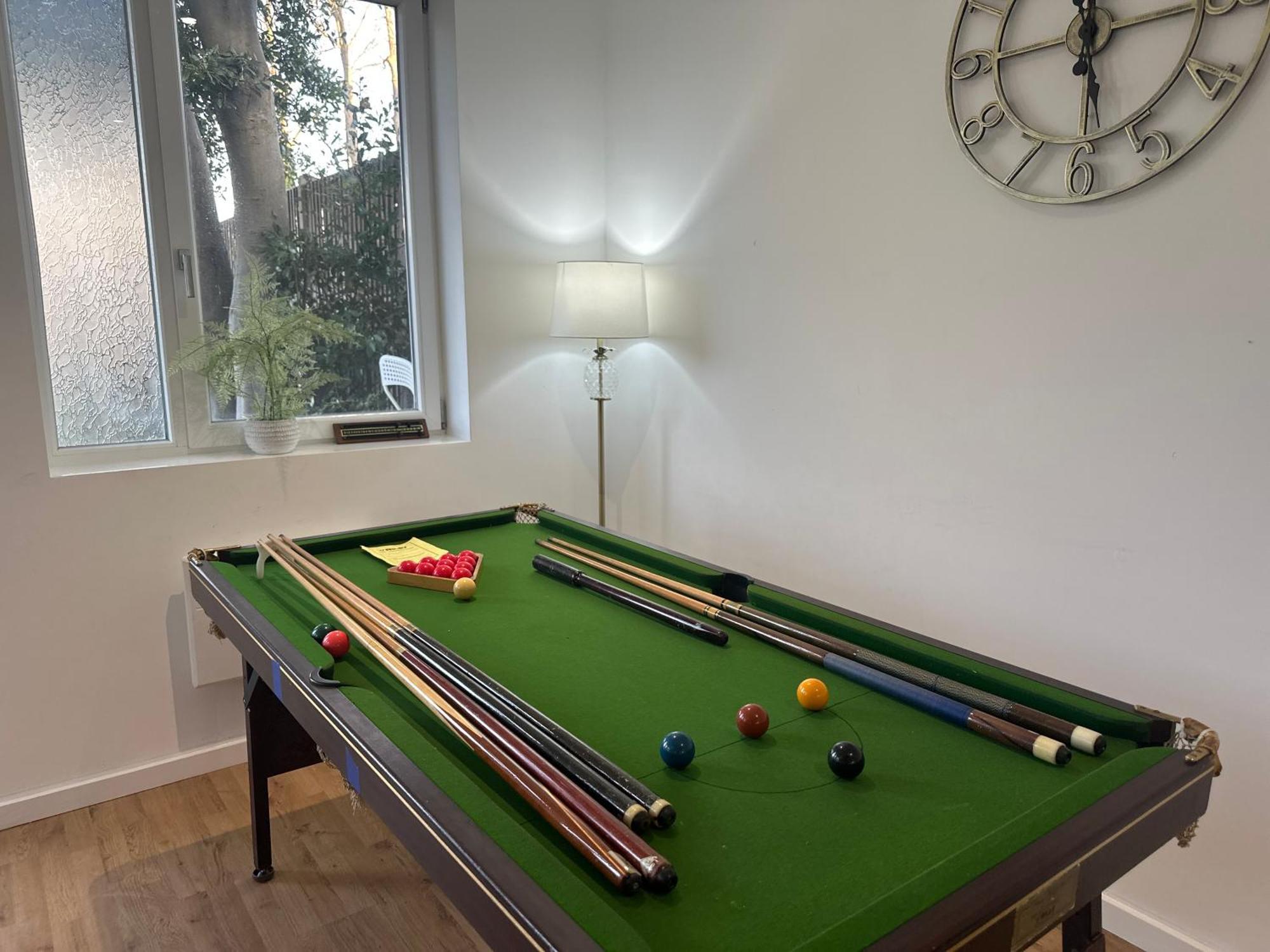 North London A Spacious 7 Bedroom House Accommodating Up To 18 People Complete With Own Gym And Table Tennis المظهر الخارجي الصورة